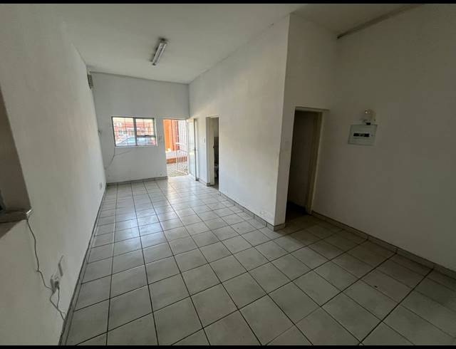 395M² WAREHOUSE TO LET IN CROWN